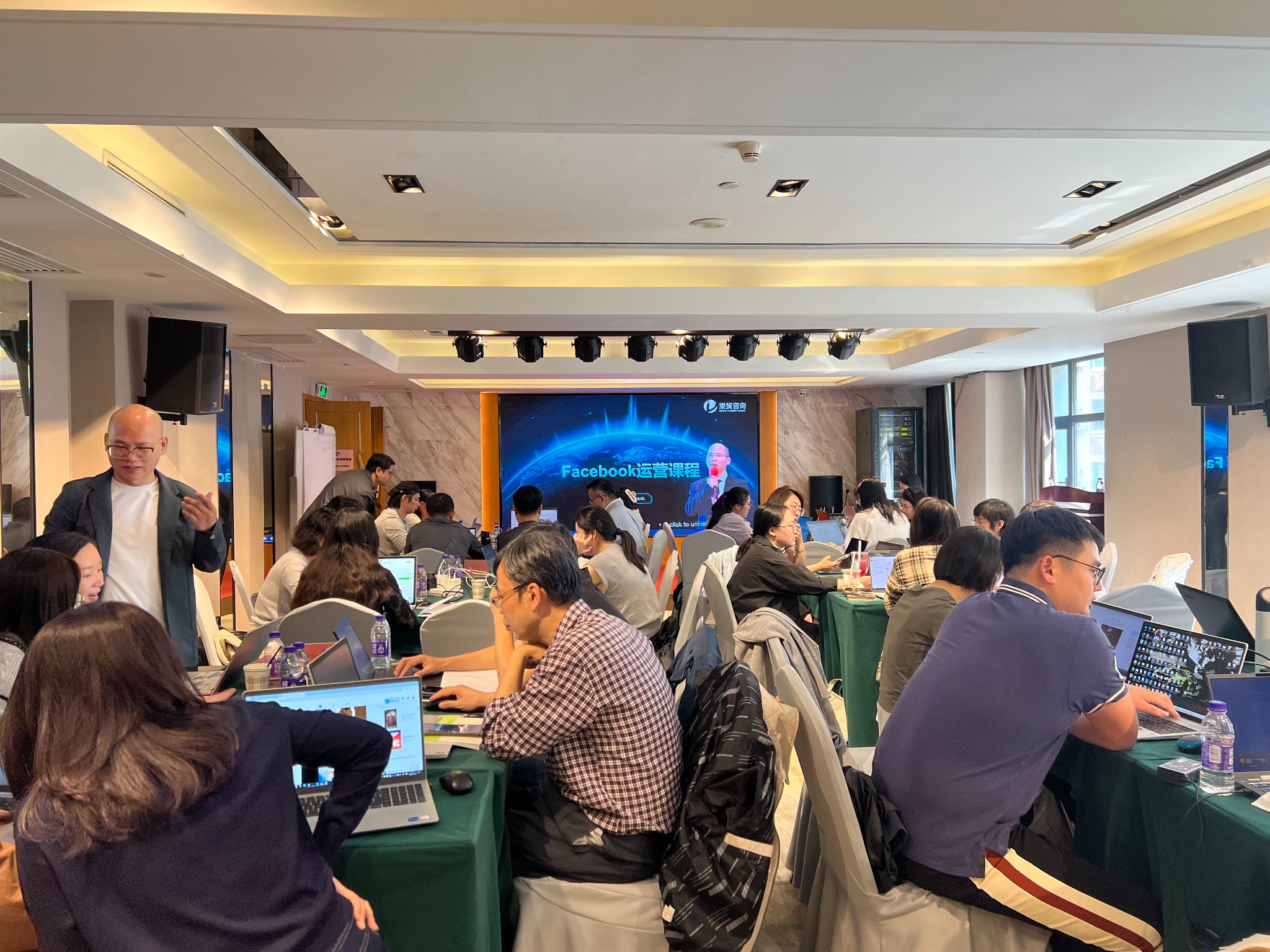 往期学员学习现场与毕业合影