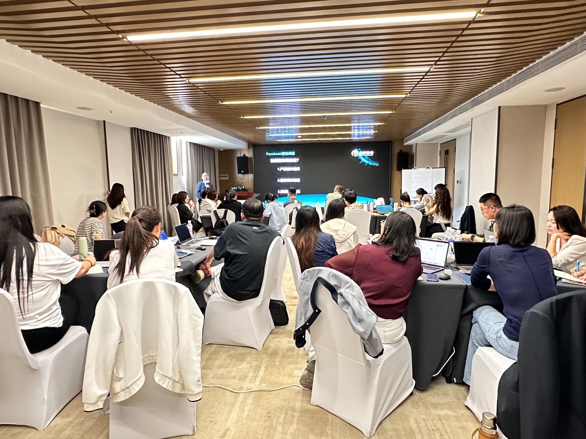往期学员学习现场与毕业合影